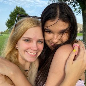 Meet your Posher, Rhea